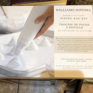 NWT Williams Sonoma Piping Bag Kit